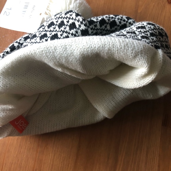 ➕ADD-ON➕ Joe Fresh Pom Beanie Hat - Picture 3 of 4